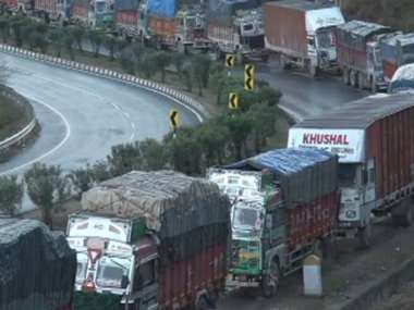 One way traffic resumes on Jammu-Srinagar highway; thousands of vehicles were stranded on 270-km stretch since five days One way traffic resumes on Jammu-Srinagar highway; thousands of vehicles were stranded on 270-km stretch since five days