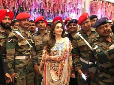 Mukesh, Nita Ambani organise music show for Indian Armed Forces, police and their families at Dhirubhai Ambani Square