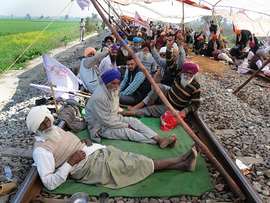 Protesting farmers lift blockade from Delhi-Amritsar railway tracks after court directs Punjab govt to look into demands Protesting farmers lift blockade from Delhi-Amritsar railway tracks after court directs Punjab govt to look into demands