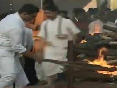 Manohar Parrikar cremated with full State honours at Miramar beach; thousands pay tearful tribute to four-time Goa CM Manohar Parrikar cremated with full State honours at Miramar beach; thousands pay tearful tribute to four-time Goa CM