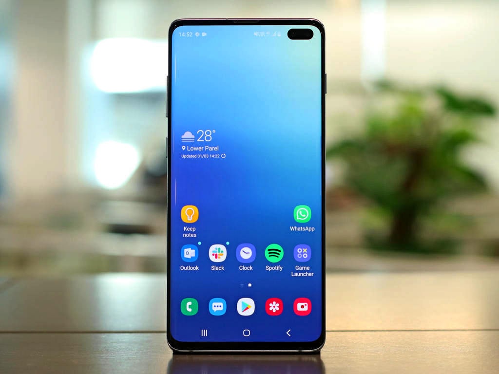 Samsung Galaxy S10 Plus Review: A Premium 2019 Flagship With A Few  Compromises- Tech Reviews, Firstpost