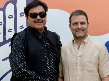 Shatrughan Sinha set to join Congress: Ex-Bollywood star struggles for political relevance ahead of Lok Sabha polls Shatrughan Sinha set to join Congress: Ex-Bollywood star struggles for political relevance ahead of Lok Sabha polls