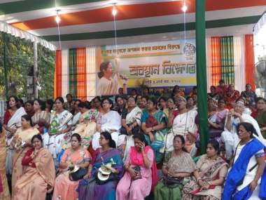TMC on 48-hour dharna in protest against BJP's attempts to declare Bengal booths 'sensitive', BJP dismisses it as 'drama' TMC on 48-hour dharna in protest against BJP's attempts to declare Bengal booths 'sensitive', BJP dismisses it as 'drama'