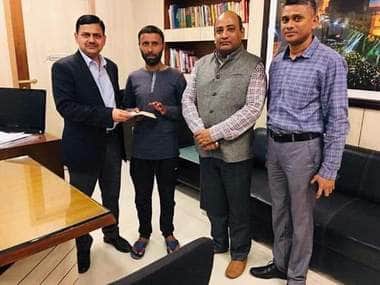 Abdul Salaam collecting his compensation cheque. Saurabh Sharma/101Reporters