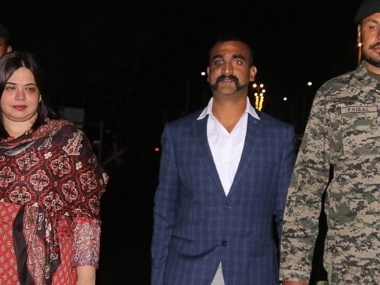 Abhinandan Varthaman returns to India via Wagah border; IAF happy to have him back, says Air Vice-Marshal RGK Kapoor Abhinandan Varthaman returns to India via Wagah border; IAF happy to have him back, says Air Vice-Marshal RGK Kapoor