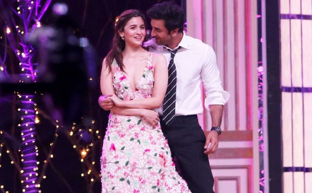 Zee Cine Awards 2019: Kartik Aaryan, Vicky Kaushal Host; Alia Bhatt ...