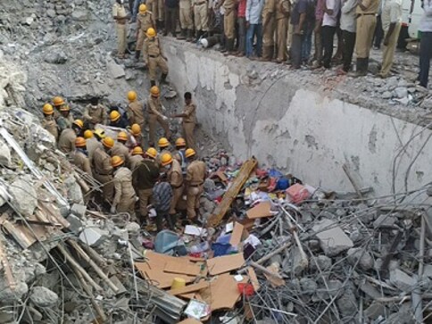 Dharwad building collapse: Toll rises to 14, rescue ops continue; HD Kumaraswamy announces magisterial inquiry Dharwad building collapse: Toll rises to 14, rescue ops continue; HD Kumaraswamy announces magisterial inquiry