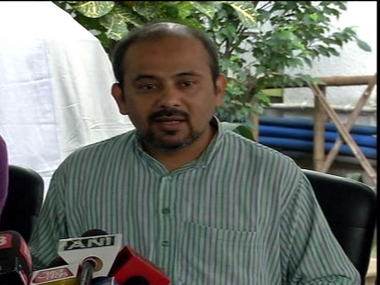 AAP leader Dilip Pandey protests proposed dumping grounds on Yamuna flood plains, takes aim at BJP AAP leader Dilip Pandey protests proposed dumping grounds on Yamuna flood plains, takes aim at BJP