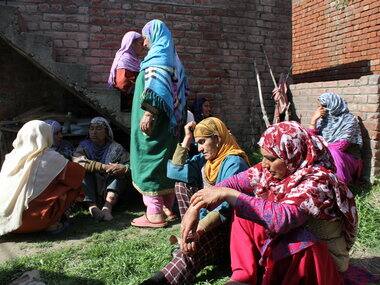 Family members of Shahid Farooq Bhat. Image: Nisar-ul-Haq