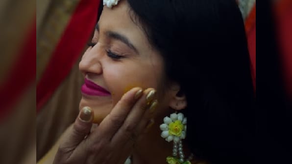 Gone Kesh song 'Bibi' has Shweta Tripathi dance alongside her onscreen parents Vipin Sharma, Deepika Amin