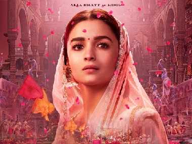 Kalank: New still of Alia Bhatt's character from upcoming period drama released on actress' birthday Kalank: New still of Alia Bhatt's character from upcoming period drama released on actress' birthday