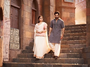 Kalank Twitter review: Alia Bhatt, Varun Dhawan's drama leaves viewers disappointed, inspires memes Kalank Twitter review: Alia Bhatt, Varun Dhawan's drama leaves viewers disappointed, inspires memes