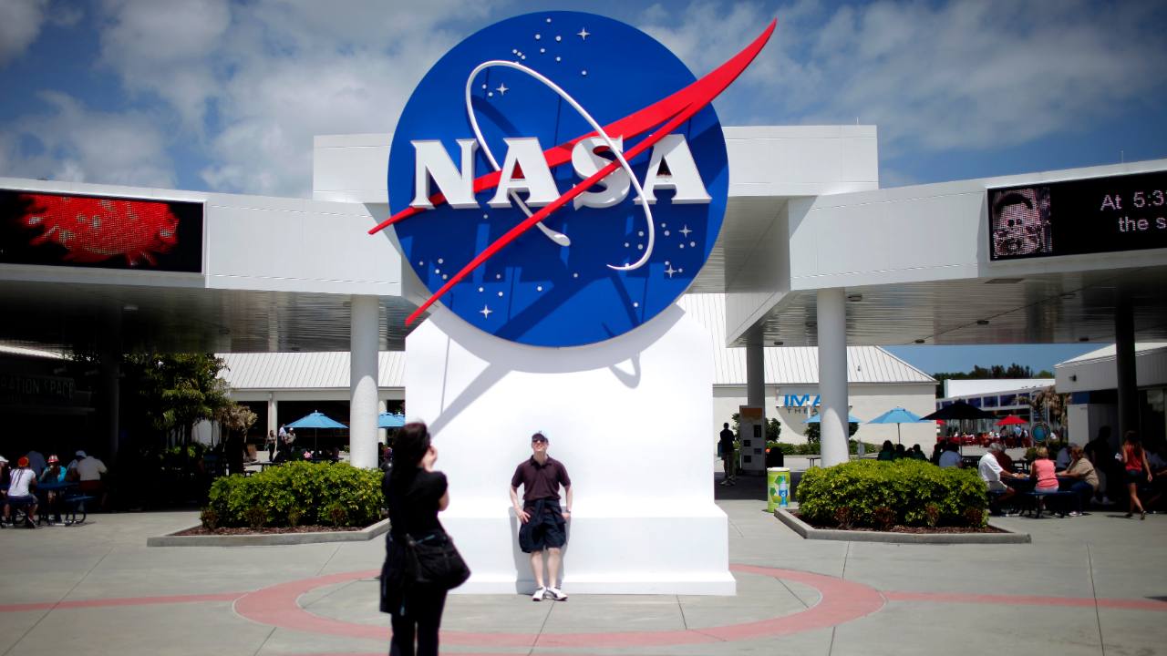 NASA to send humans on Mars by 2033, Moon landing to happen by 2024 NASA to send humans on Mars by 2033, Moon landing to happen by 2024