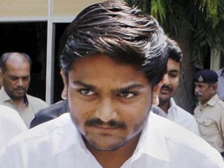 Guajrat Police arrests Congress' Hardik Patel outside Tankara court in 2017 Ahmedabad rioting case