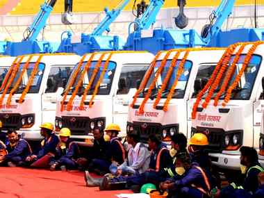 Delhi mechanises sewer cleaning, goes beyond political posturing to turn manual scavengers into entrepreneurs Delhi mechanises sewer cleaning, goes beyond political posturing to turn manual scavengers into entrepreneurs
