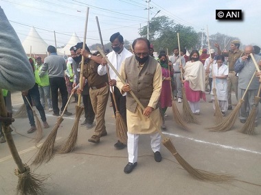 Kumbh Mela sets one more Guinness World Record for sanitation drive under Swachh Bharat tag at Prayagraj Kumbh Mela sets one more Guinness World Record for sanitation drive under Swachh Bharat tag at Prayagraj