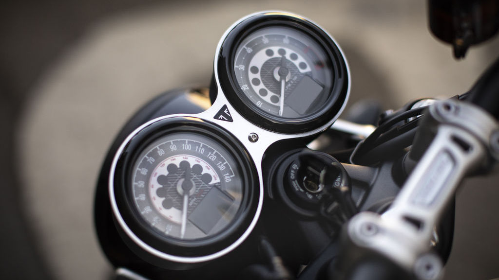 The instrument cluster is a mix of retro and modern with clean-looking twin-pod with a very premium looking fit and finish. The instrument cluster is a mix of retro and modern with clean-looking twin-pod with a very premium looking fit and finish.