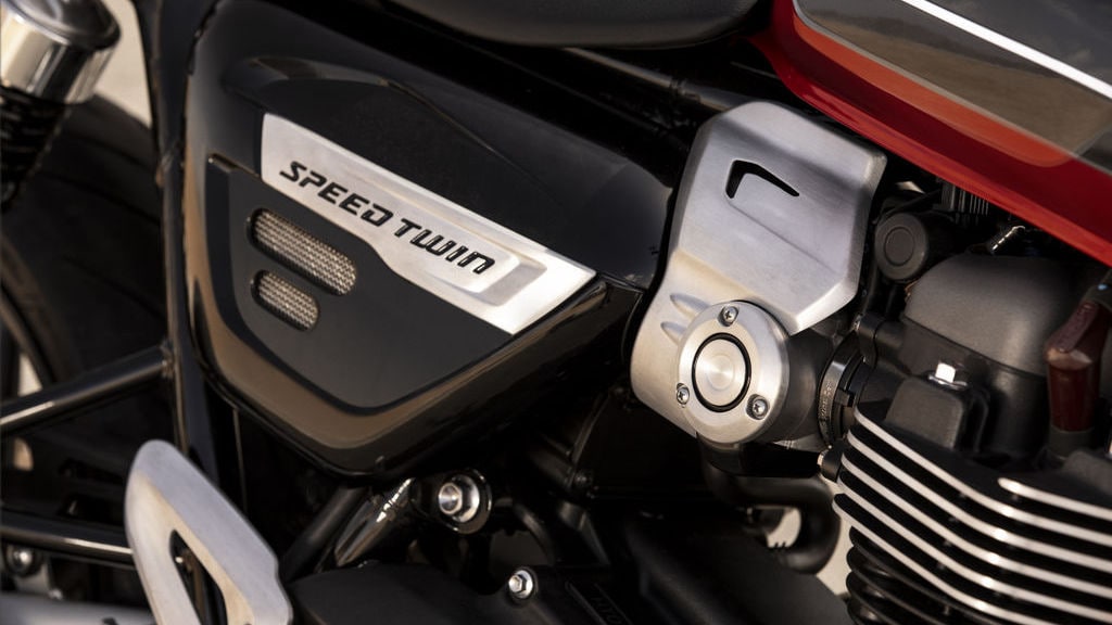 While the round headlamp lends it that classic touch, the LED DRLs keep things modern. While the round headlamp lends it that classic touch, the LED DRLs keep things modern.
