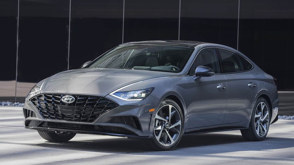 The new Sonata features Hyundai’s SmartSense advanced driver assistance systems which includes forward collision-avoidance assist, lane keeping assist, cruise control with stop and go and much more.