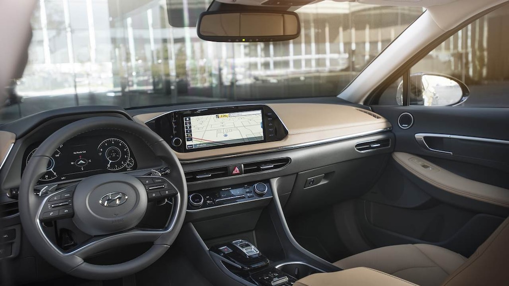 Spanning the full width of the cabin, the slim dashboard features a first-in-class, 12.3-inch digital instrument cluster, which is customisable to suit different driving modes and preferences.