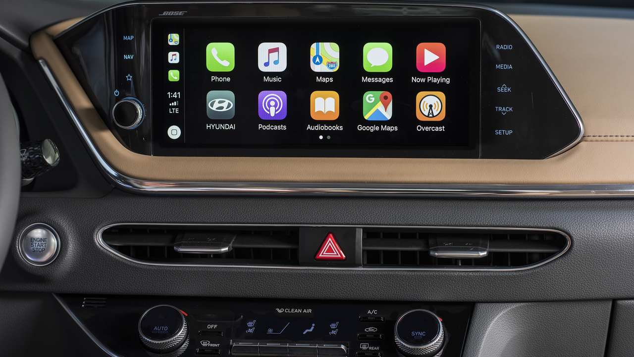 At the center of the dashboard, a large, 10.25-inch HD screen enables occupants to interact easily with the audio-video and navigation (AVN) functions. The new Sonata 12 speakers made by Bose. At the center of the dashboard, a large, 10.25-inch HD screen enables occupants to interact easily with the audio-video and navigation (AVN) functions. The new Sonata 12 speakers made by Bose.