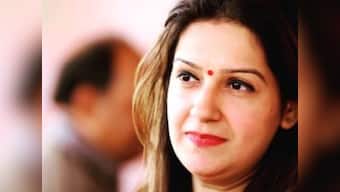 Priyanka Chaturvedi 'quit Congress over 3 lumpen goons, joined Shiv Sena made up of 100% lumpen goons': Twitterati troll 'political opportunism'
