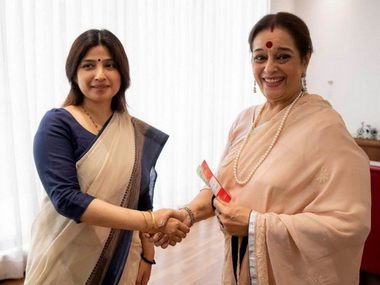 Poonam Sinha, wife of Shatrughan, joins Samajwadi Party; to be fielded against Rajnath Singh in Lucknow Poonam Sinha, wife of Shatrughan, joins Samajwadi Party; to be fielded against Rajnath Singh in Lucknow