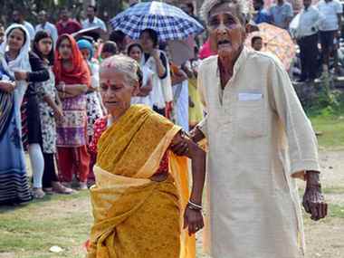 Lok Sabha polls 2019: Multiple EVM glitches leave voters vexed as Phase 3 ends; Akhilesh Yadav alleges 'sinister ploy' Lok Sabha polls 2019: Multiple EVM glitches leave voters vexed as Phase 3 ends; Akhilesh Yadav alleges 'sinister ploy'