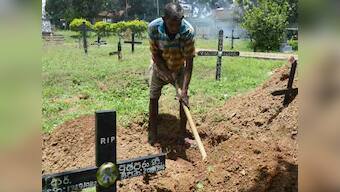 Sri Lanka blasts: Grave digger speaks of 'struggle to steady hands' while preparing to bury infant