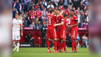 Bundesliga: Bayern Munich leave it late against Werder Bremen to go top; Stuttgart boss Markus Weinzierl sacked after defeat