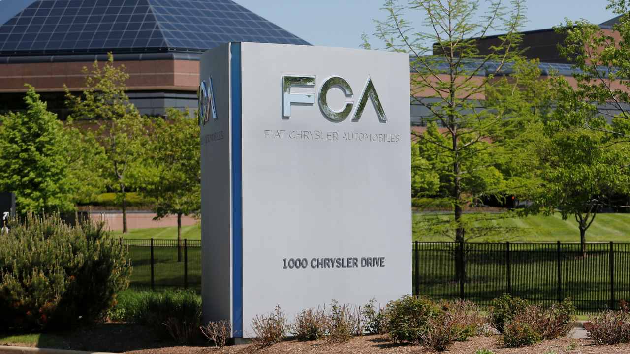 Fiat Chrysler to pay Tesla hundreds of millions of euros to be counted in its fleet Fiat Chrysler to pay Tesla hundreds of millions of euros to be counted in its fleet