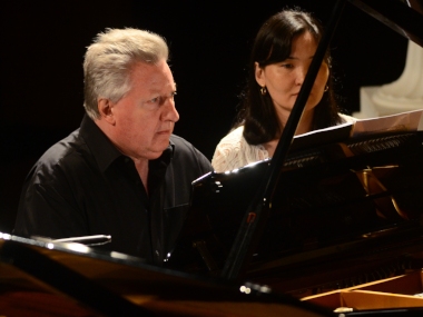 Leslie Howard on two-piano concerts, playing in India and being the only person to record the entire works of Liszt Leslie Howard on two-piano concerts, playing in India and being the only person to record the entire works of Liszt