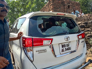 Lok Sabha election 2019: Clashes disrupt polling in West Bengal; Babul Supriyo’s vehicle vandalised in Asansol Lok Sabha election 2019: Clashes disrupt polling in West Bengal; Babul Supriyo’s vehicle vandalised in Asansol