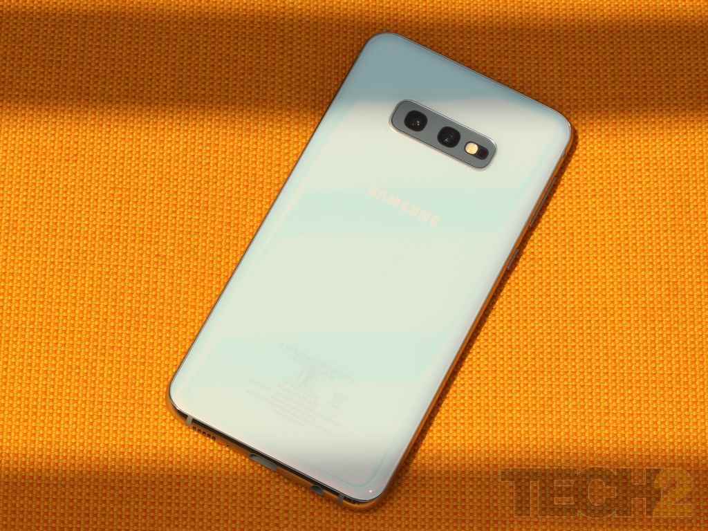 The Samsung Galaxy S10e. Image: Tech2/Omkar Patne