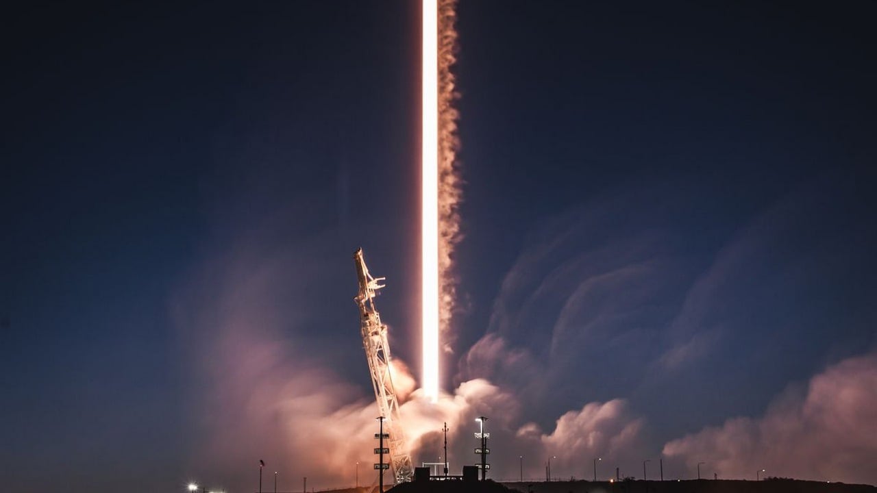 SpaceX Falcon 9 rocket, launching SpaceX's two test Starlink satellites. Image: SpaceX