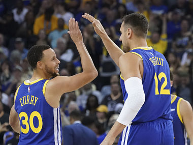 NBA: Stephen Curry, Klay Thompson star in Warriors' win over Hornets; Trae Young's buzzer-beater helps Hawks beat Bucks NBA: Stephen Curry, Klay Thompson star in Warriors' win over Hornets; Trae Young's buzzer-beater helps Hawks beat Bucks