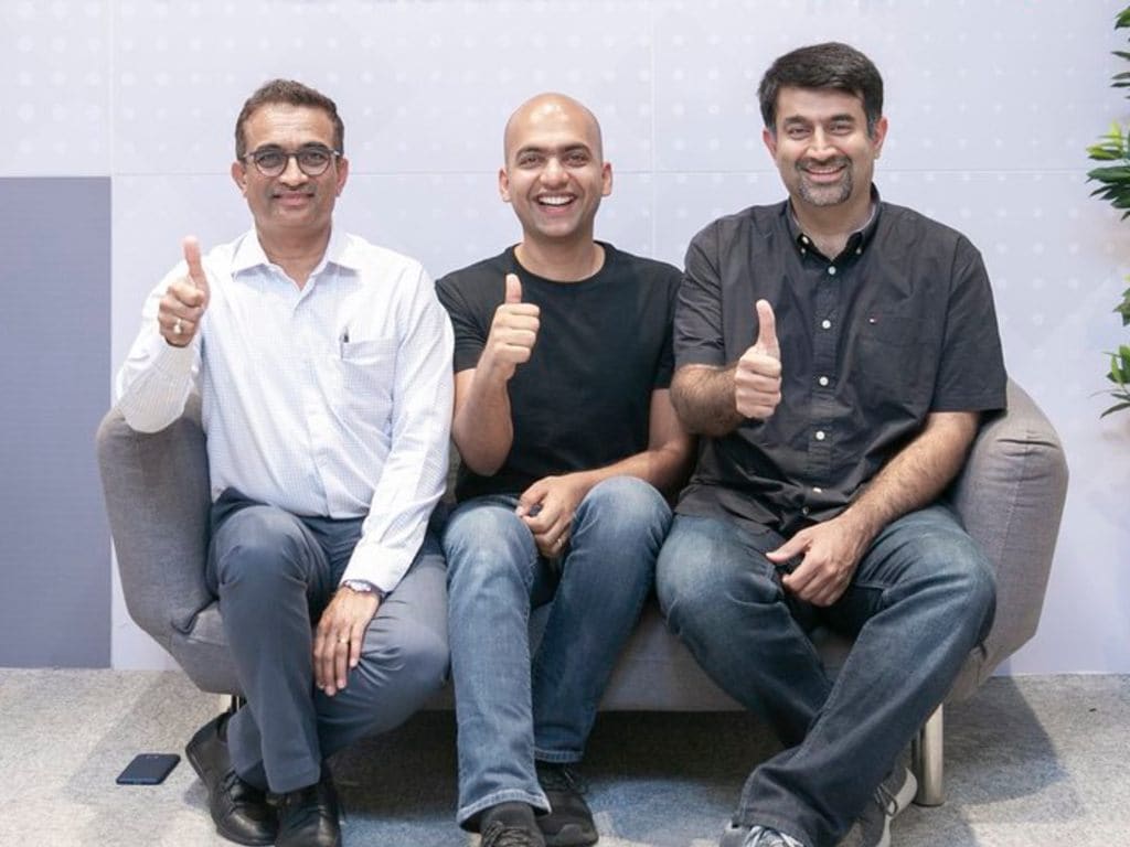 Xiaomi's Global Vice President Manu Jain (Center). Image: Twitter/Manu Kumar Jain