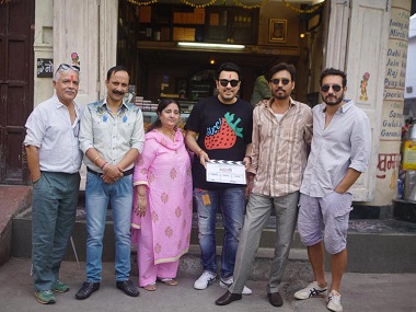 Irrfan Khan returns to work with Dinesh Vijan's Angrezi Medium after cancer treatment Irrfan Khan returns to work with Dinesh Vijan's Angrezi Medium after cancer treatment