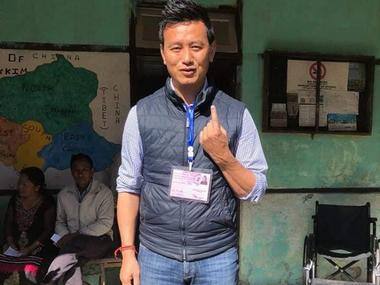 Bhaichung Bhutia after casting his vote. Image procured by Angarika Gogoi/101Reporters