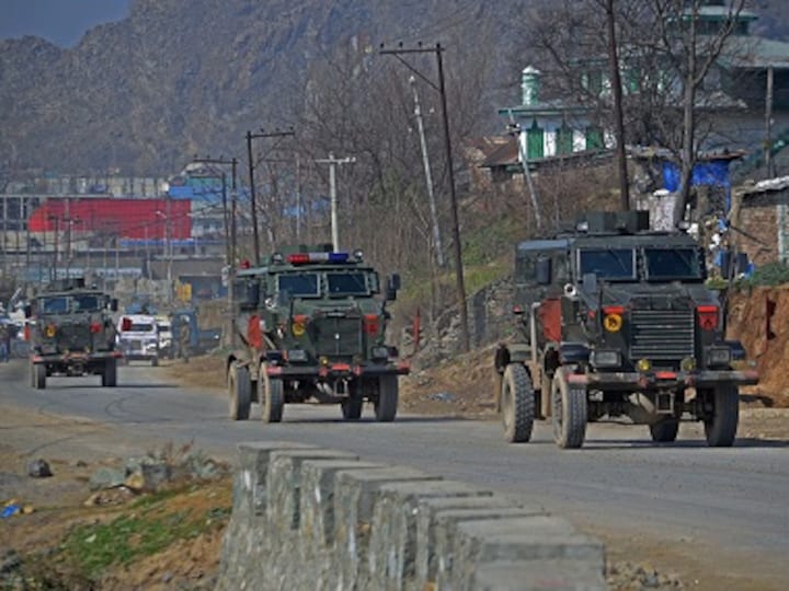 Civilian traffic barred for 2 days a week on Kashmir highway: 'Turning Kashmir into Palestine', allege politicos