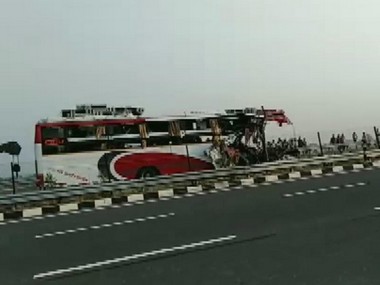 Mainpuri accident: 7 killed, over 30 wounded as bus rams into truck on Agra-Lucknow Expressway; injured taken to Etawah's Saifai Hospital Mainpuri accident: 7 killed, over 30 wounded as bus rams into truck on Agra-Lucknow Expressway; injured taken to Etawah's Saifai Hospital