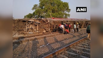 Poorva Express accident: 25 people sustain minor injuries after coaches of New Delhi-Howrah train overturn near Kanpur