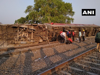 Poorva Express accident: 25 people sustain minor injuries after coaches of New Delhi-Howrah train overturn near Kanpur Poorva Express accident: 25 people sustain minor injuries after coaches of New Delhi-Howrah train overturn near Kanpur
