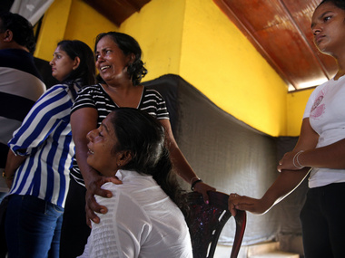 Sri Lanka bomb blasts: Relatives endure painstaking screening to identify dead at Colombo morgue Sri Lanka bomb blasts: Relatives endure painstaking screening to identify dead at Colombo morgue