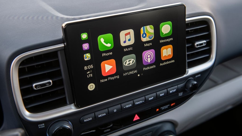The 8-inch display includes both Apple CarPlay and Android Auto for intuitive operation of the most commonly used smartphone functions, including app-based navigation, streaming audio and voice-controlled search capabilities.