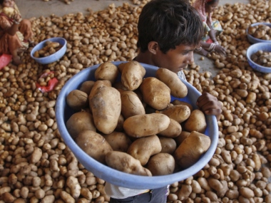 Gujarat govt offers to play the umpire; suggests PepsiCo India make it a party to contracts with potato farmers Gujarat govt offers to play the umpire; suggests PepsiCo India make it a party to contracts with potato farmers