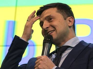 Ukrainian comedian leading presidential elections with over 30% votes advances to run-off with President Petro Poroshenko