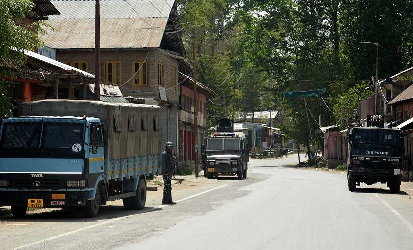 By and large, people preferred to stay indoors instead of coming to vote. Firstpost/Hilal Shah
