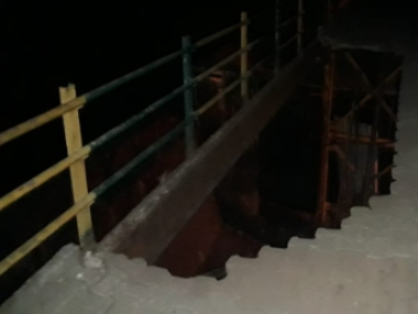 Two injured in Navi Mumbai's Vashi as footover bridge collapses; fire brigade rushed to spot Two injured in Navi Mumbai's Vashi as footover bridge collapses; fire brigade rushed to spot