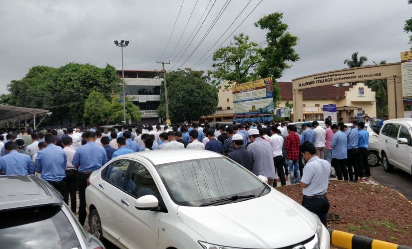 Jumma Prayers in front of St Aloysius College in Mangalore. Image by Greeshma Kuthar